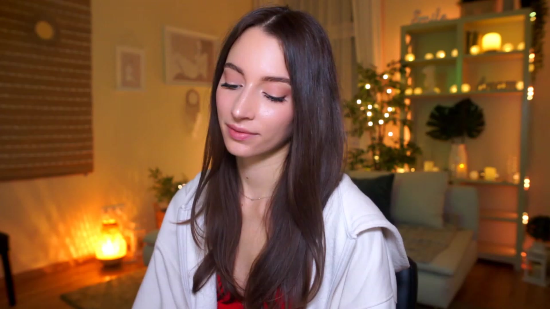Gallery image thumbnail from Emily_grey69's myfreecams stream on, 03/08/2023, 01:56 image 13 of 20