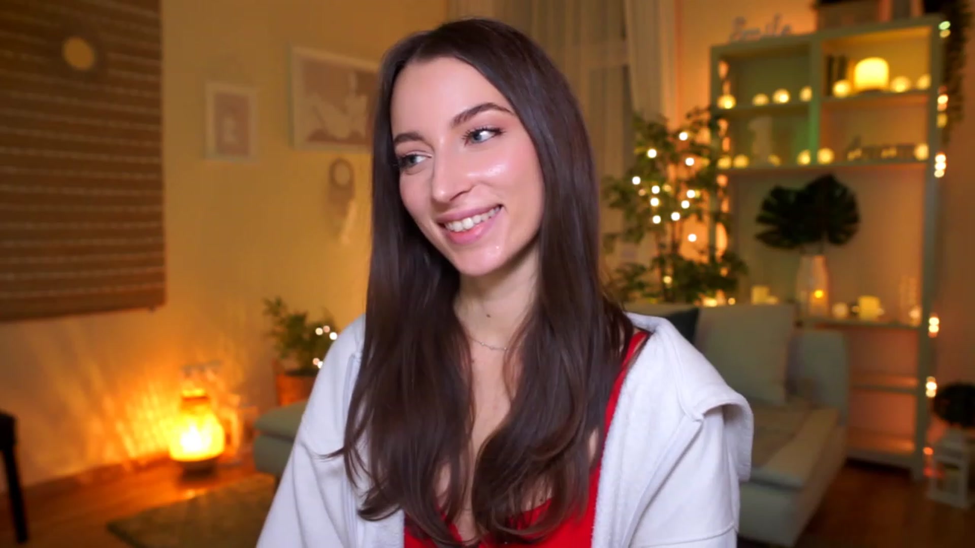 Gallery image thumbnail from Emily_grey69's myfreecams stream on, 03/08/2023, 01:56 image 14 of 20