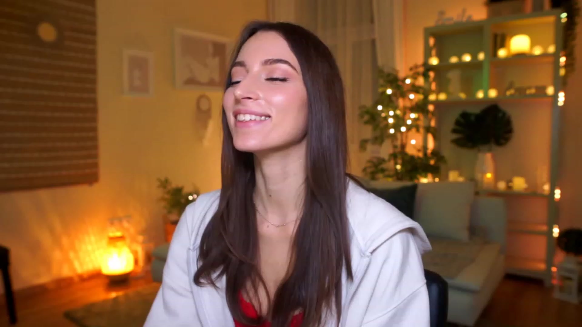 Gallery image thumbnail from Emily_grey69's myfreecams stream on, 03/08/2023, 01:56 image 4 of 20