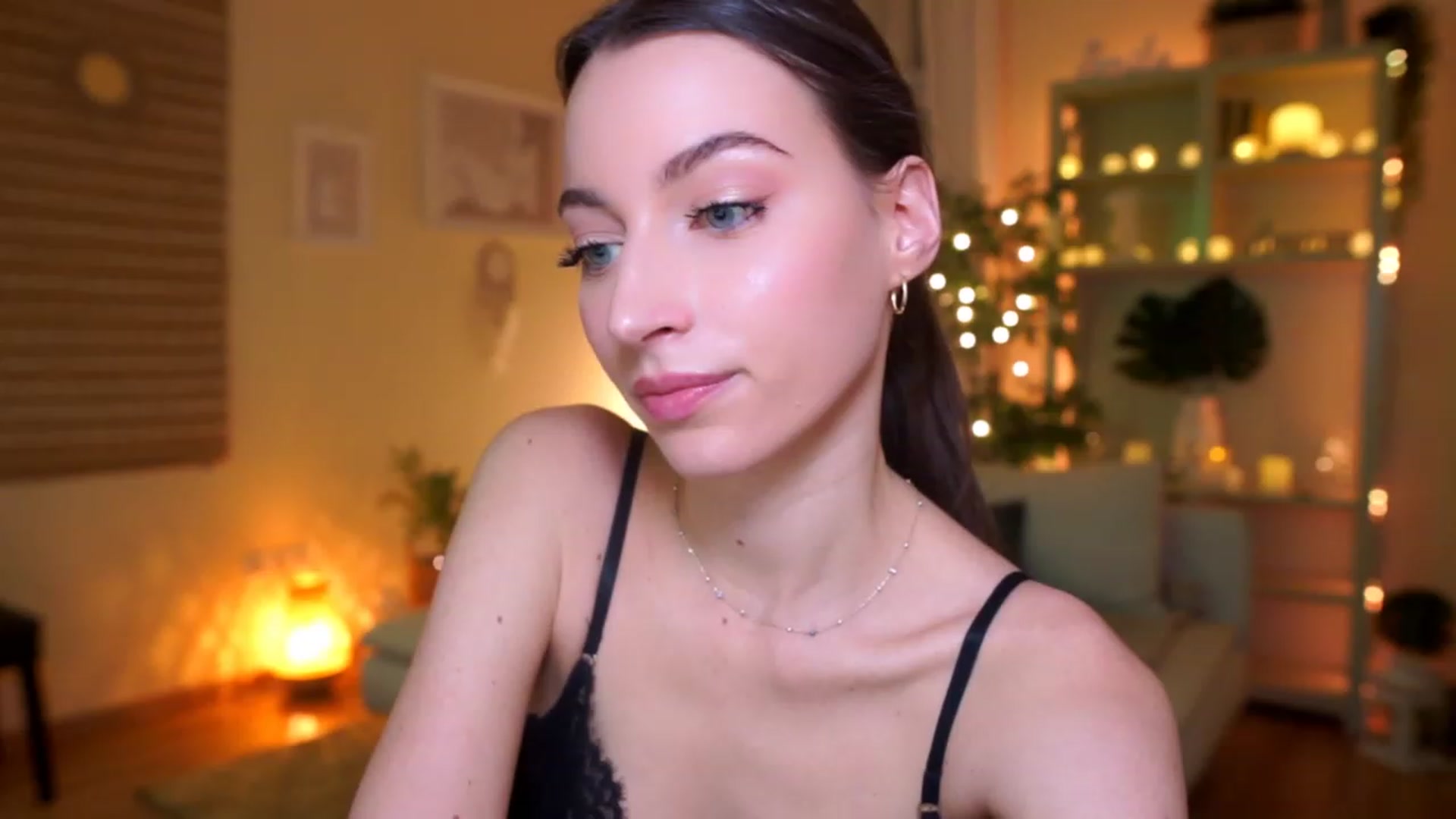 Gallery image thumbnail from Emily_grey69's myfreecams stream on, 03/09/2023, 16:08 image 20 of 20
