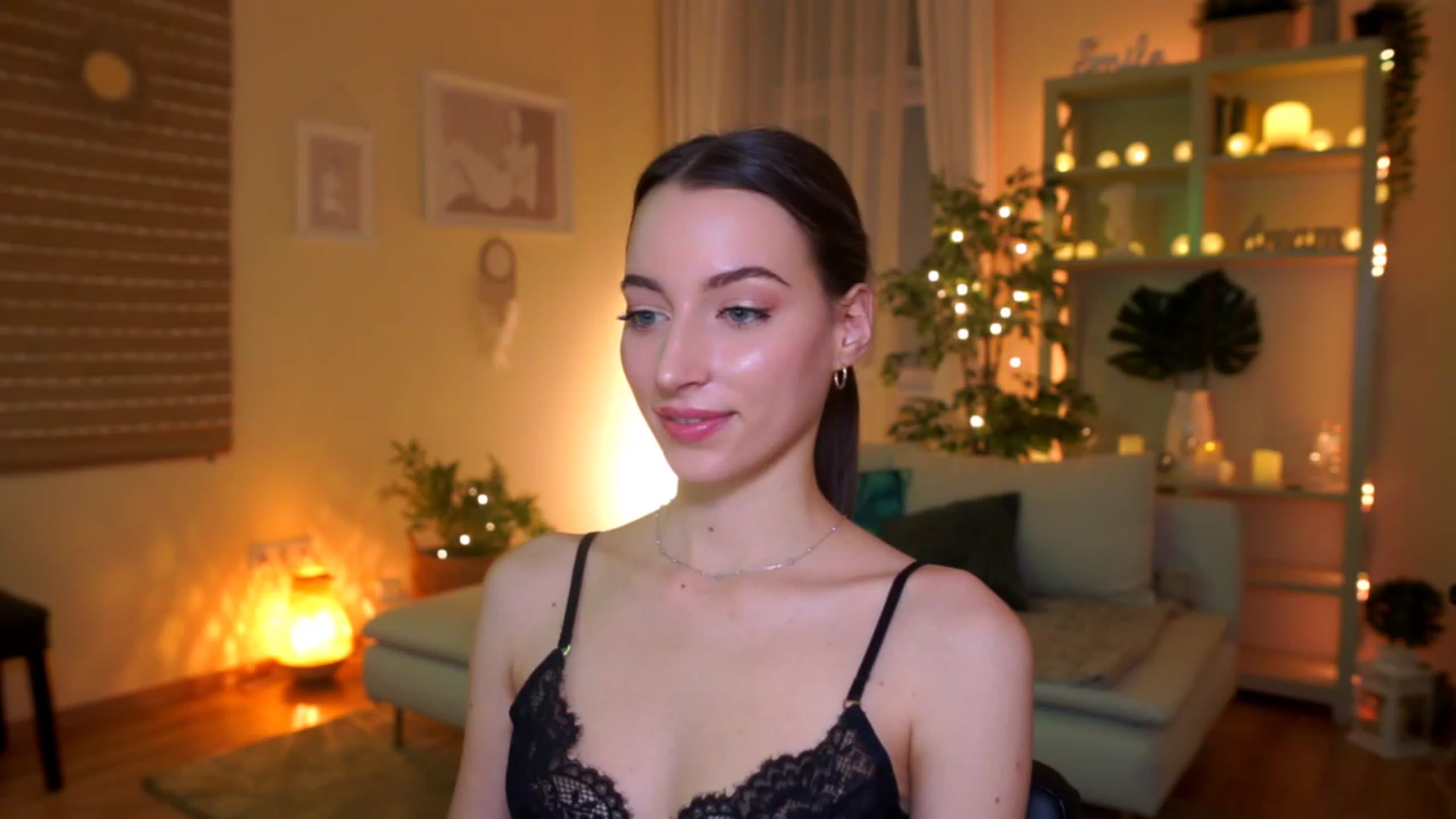 Gallery image thumbnail from Emily_grey69's myfreecams stream on, 03/09/2023, 16:08 image 9 of 20