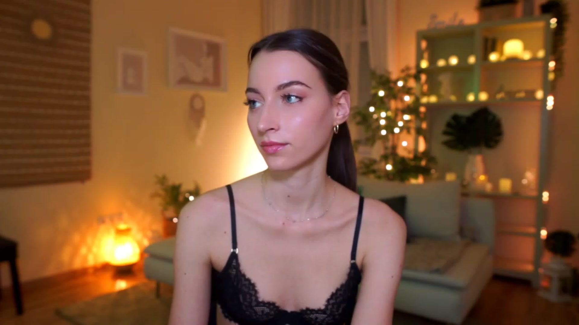 Gallery image thumbnail from Emily_grey69's myfreecams stream on, 03/09/2023, 16:08 image 5 of 20