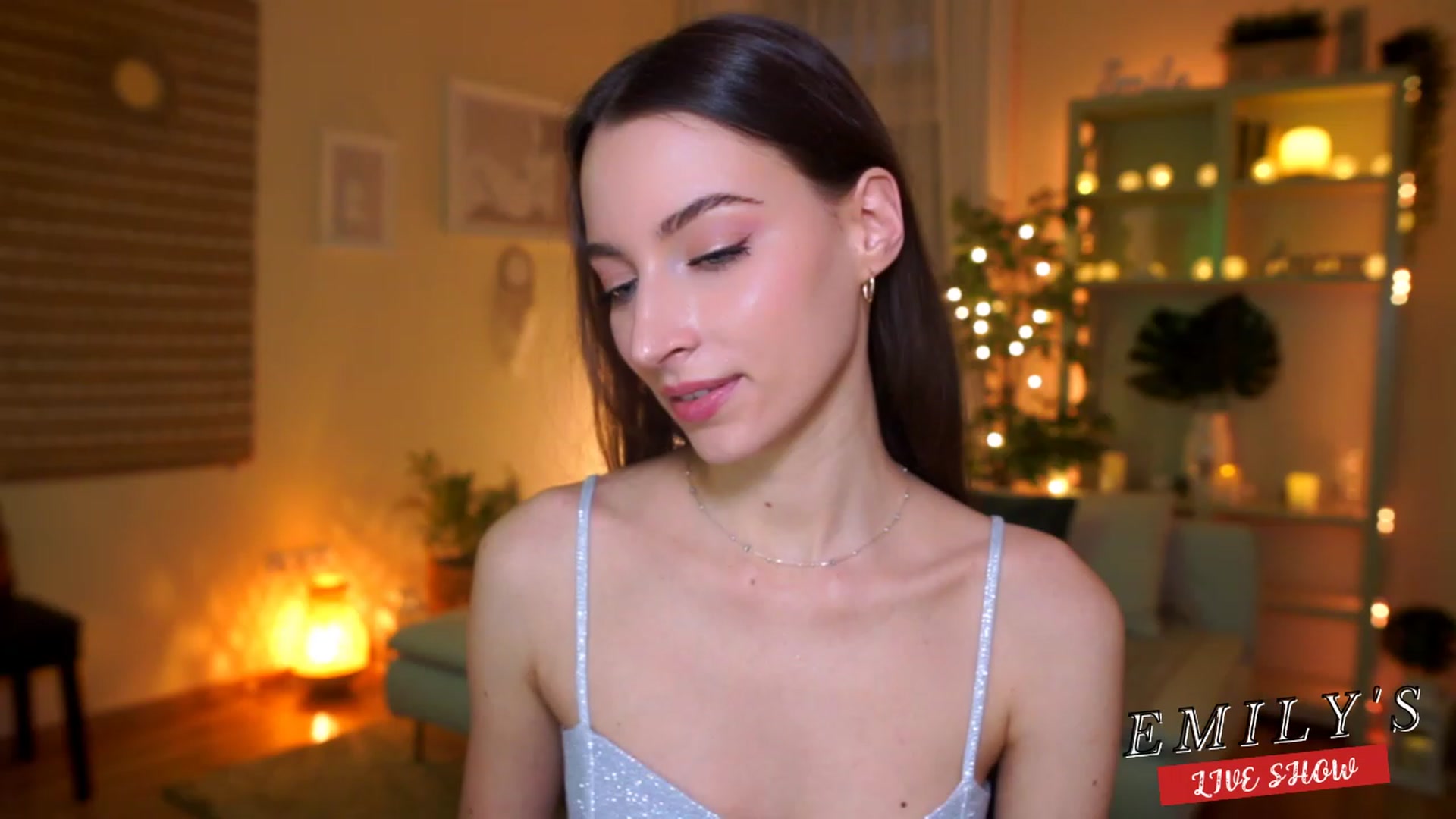 Gallery image thumbnail from Emily_grey69's myfreecams stream on, 03/10/2023, 15:12 image 13 of 20