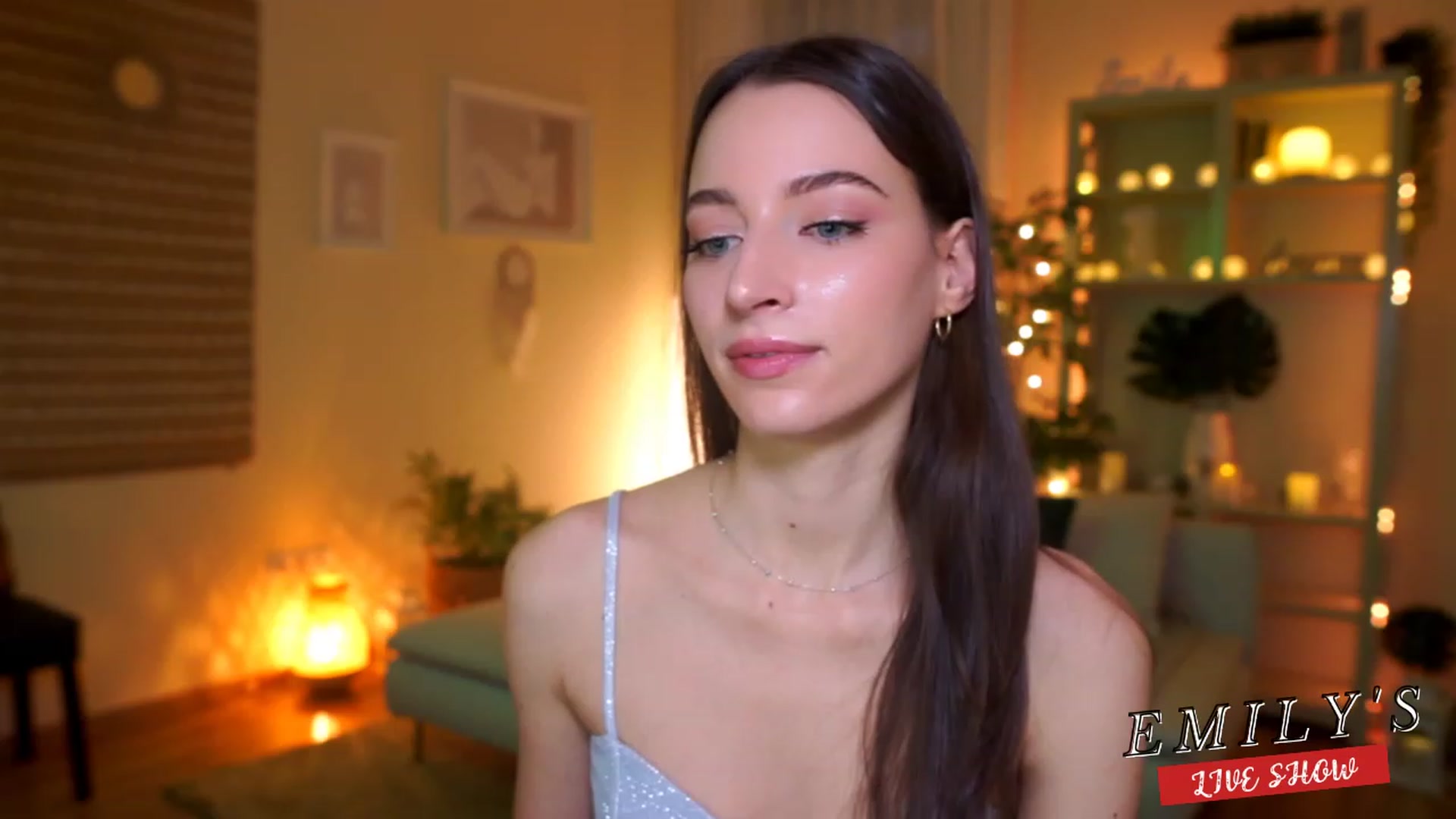 Gallery image thumbnail from Emily_grey69's myfreecams stream on, 03/10/2023, 15:12 image 11 of 20