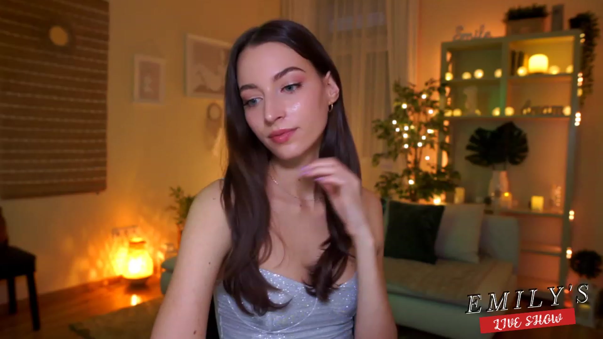 Gallery image thumbnail from Emily_grey69's myfreecams stream on, 03/10/2023, 15:12 image 8 of 20