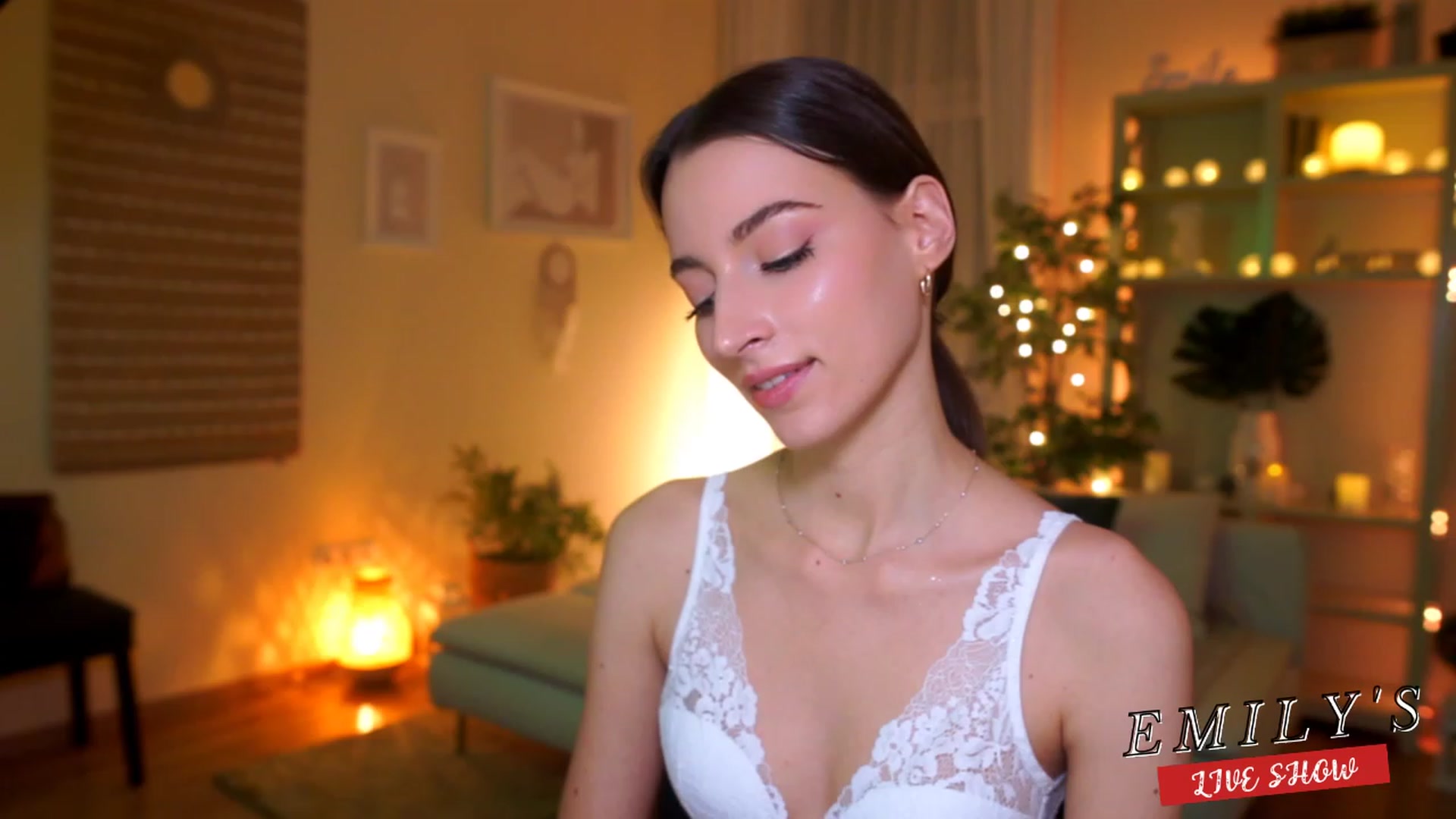 Gallery image thumbnail from Emily_grey69's myfreecams stream on, 03/10/2023, 17:28 image 20 of 20