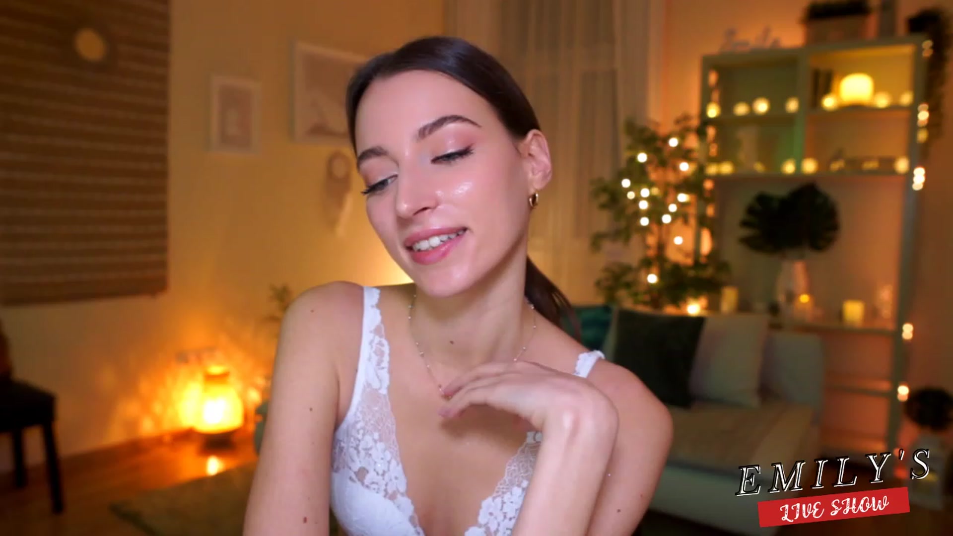 Gallery image thumbnail from Emily_grey69's myfreecams stream on, 03/10/2023, 17:28 image 15 of 20