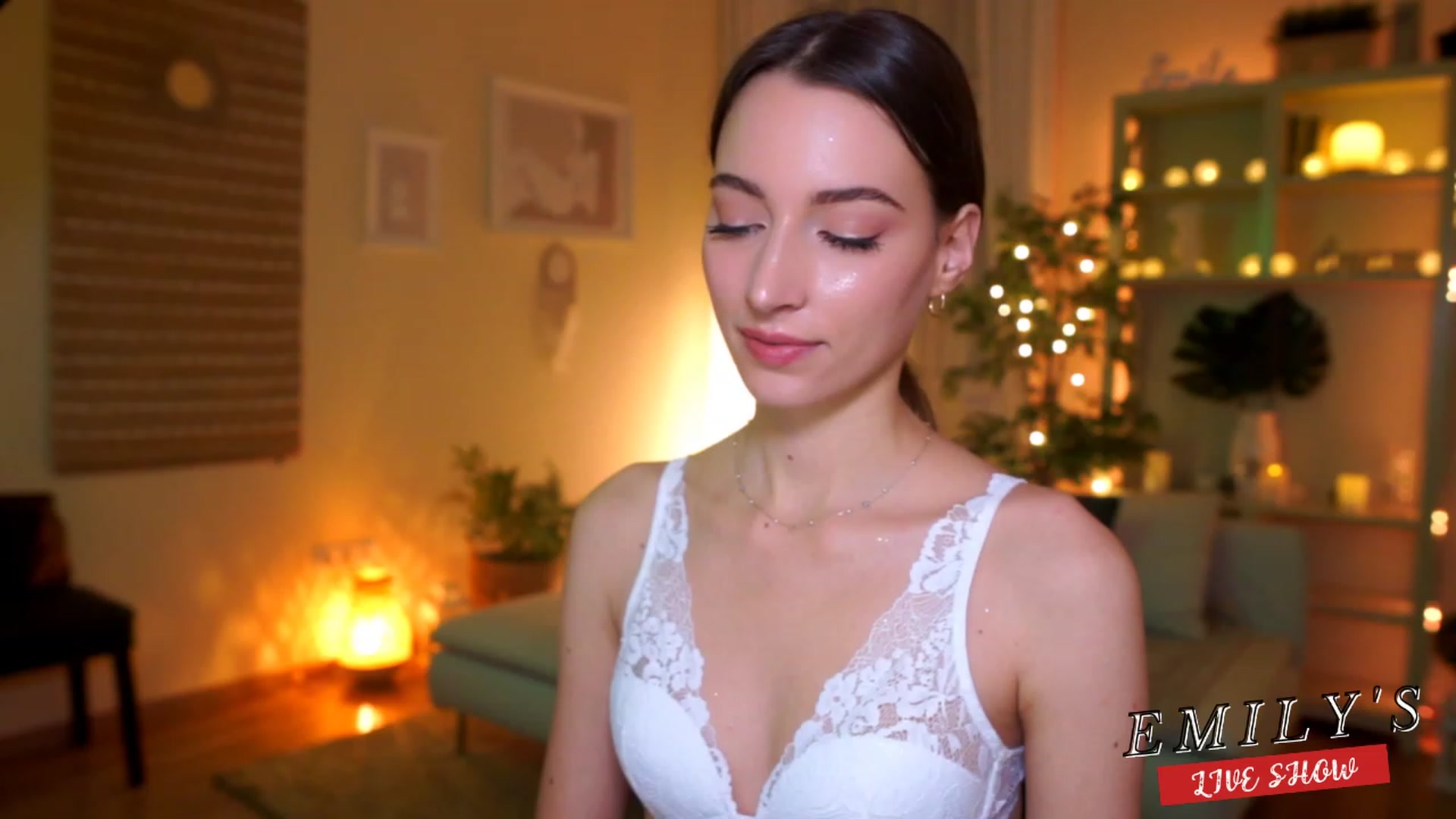 Gallery image thumbnail from Emily_grey69's myfreecams stream on, 03/10/2023, 17:28 image 19 of 20
