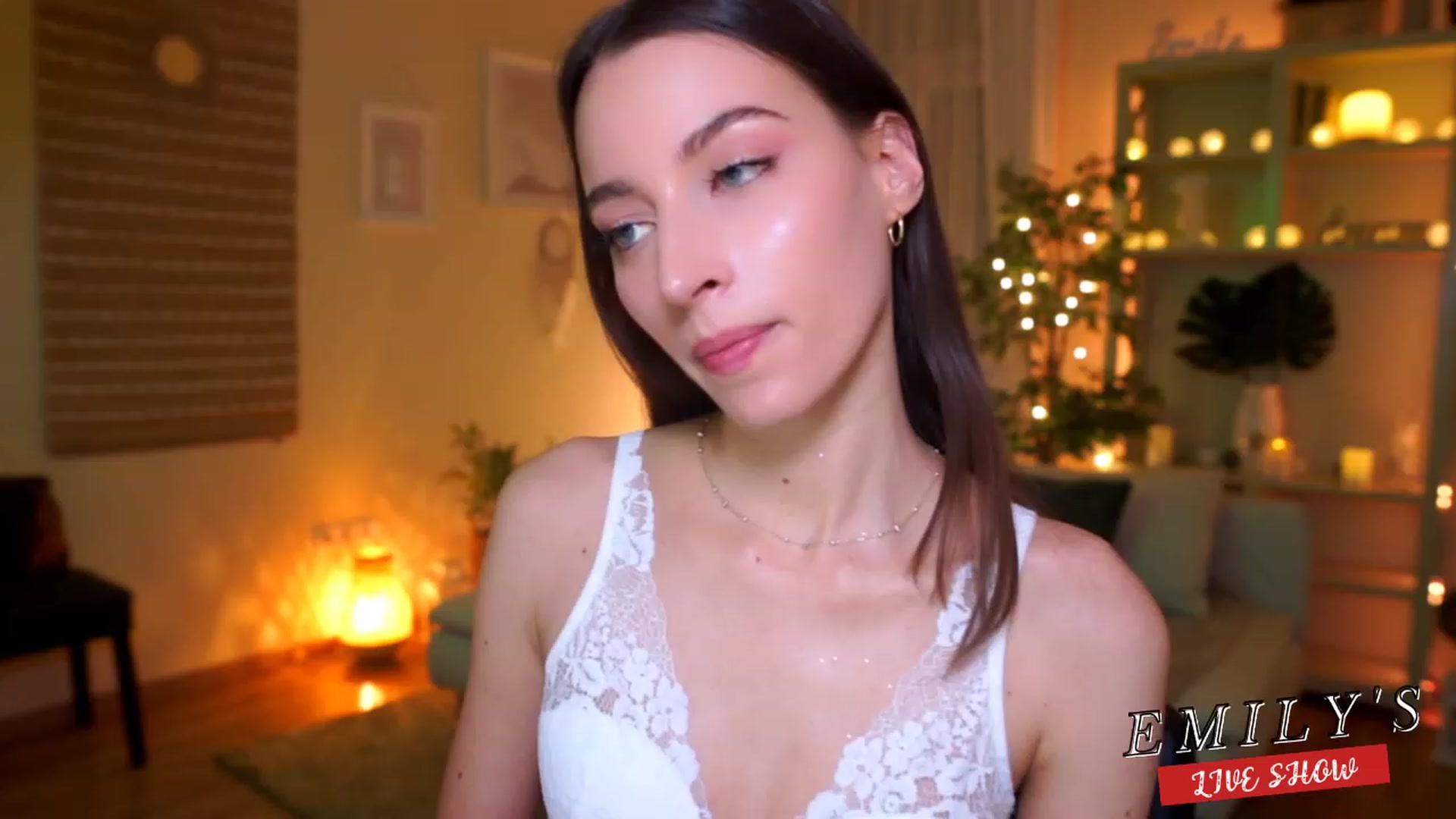 Gallery image thumbnail from Emily_grey69's myfreecams stream on, 03/10/2023, 18:49 image 4 of 20