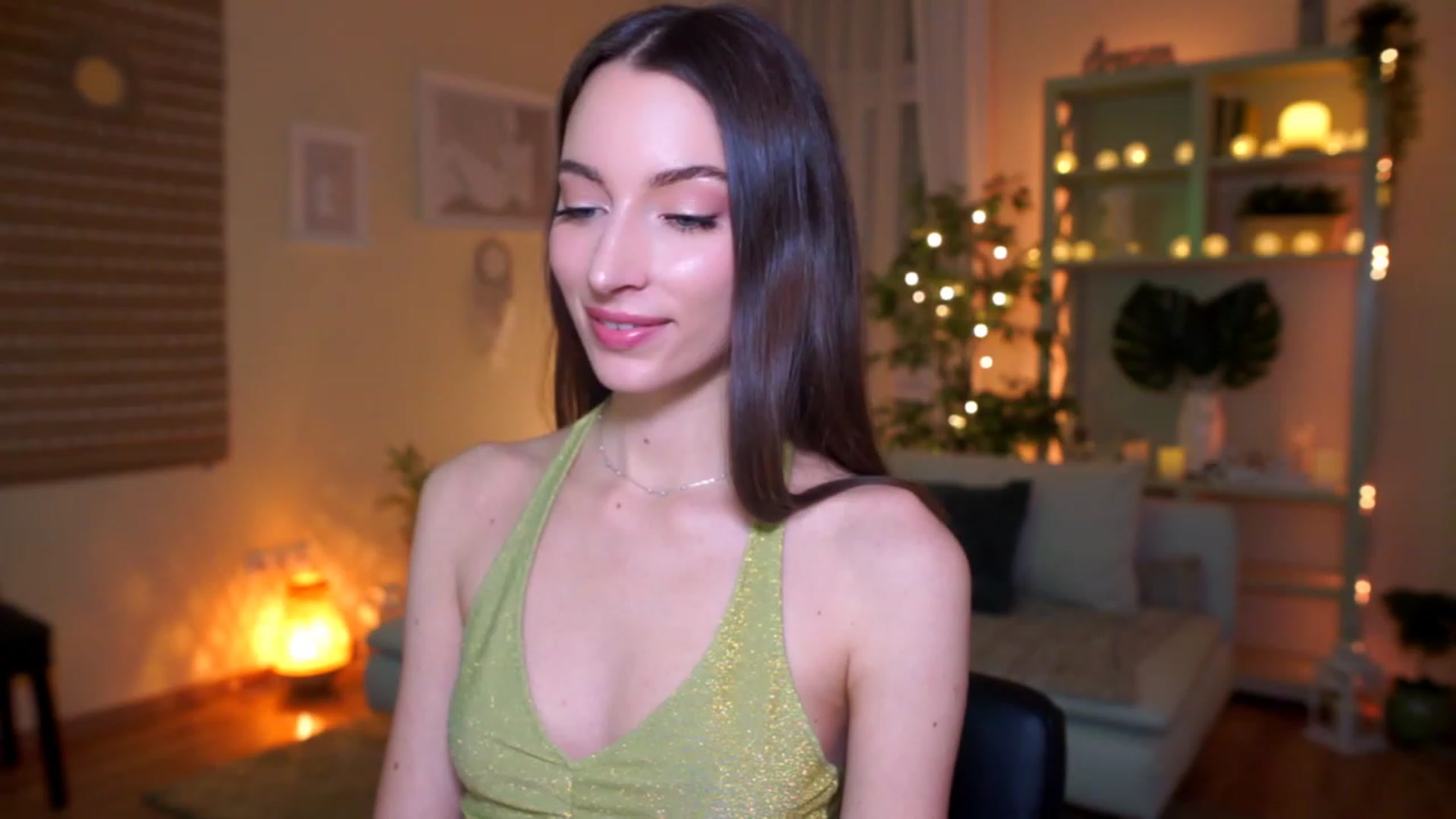 Gallery image thumbnail from Emily_grey69's myfreecams stream on, 03/11/2023, 22:24 image 9 of 20