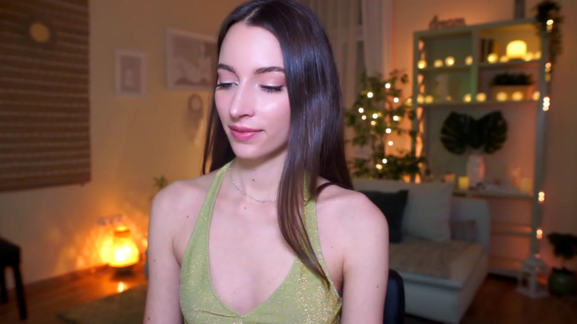 Gallery image thumbnail from Emily_grey69's myfreecams stream on, 03/11/2023, 22:24 image 6 of 20