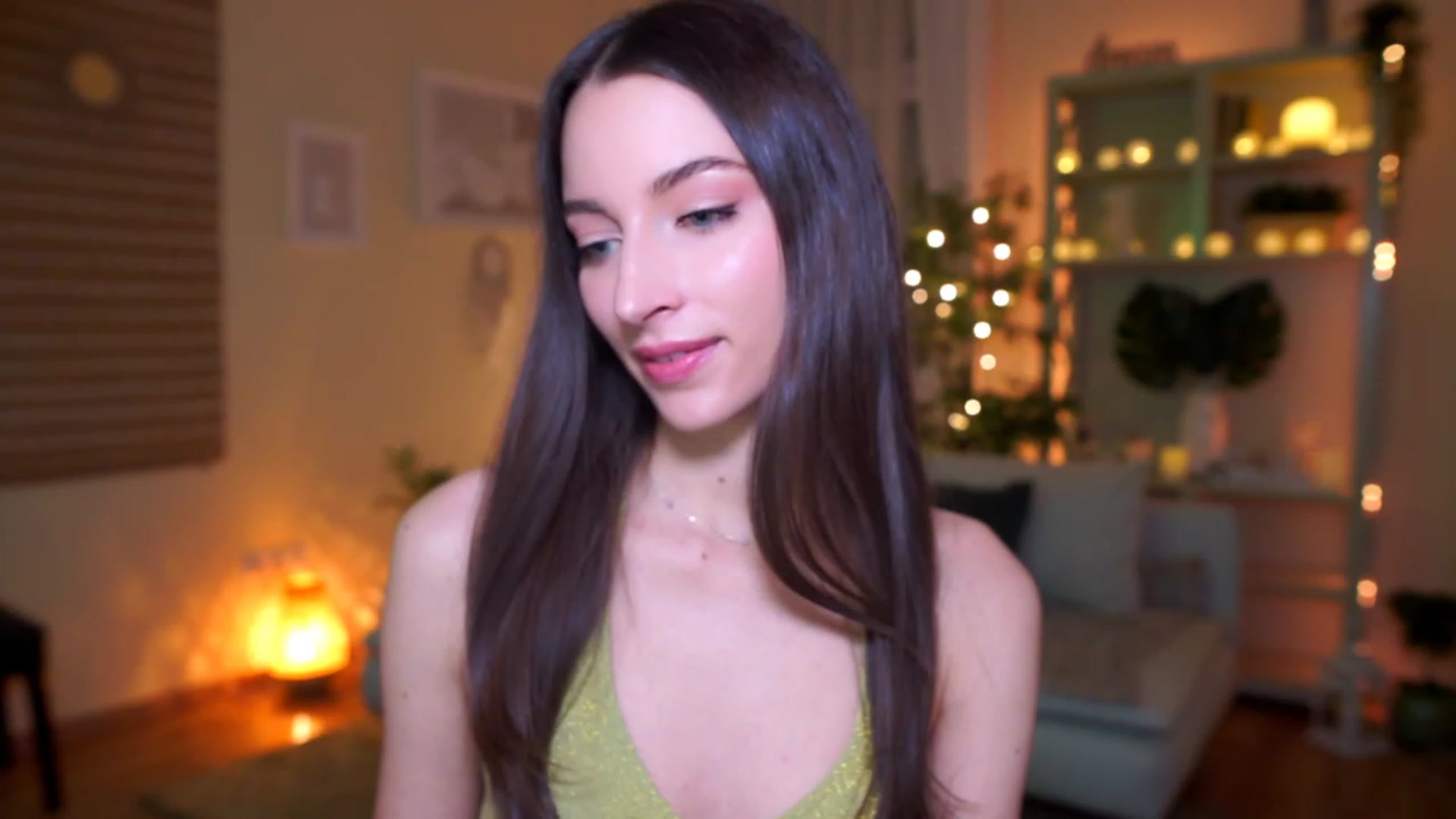 Gallery image thumbnail from Emily_grey69's myfreecams stream on, 03/11/2023, 22:24 image 18 of 20