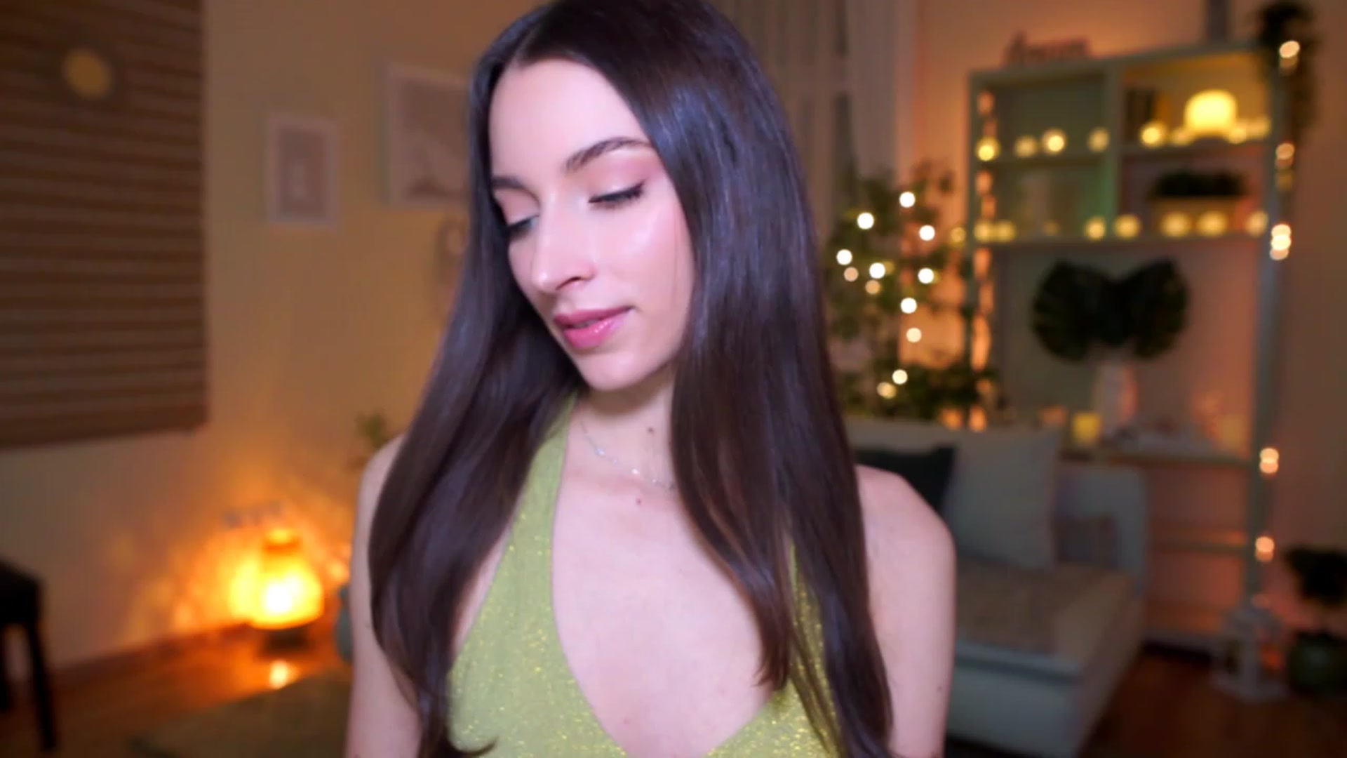Gallery image thumbnail from Emily_grey69's myfreecams stream on, 03/11/2023, 22:24 image 16 of 20