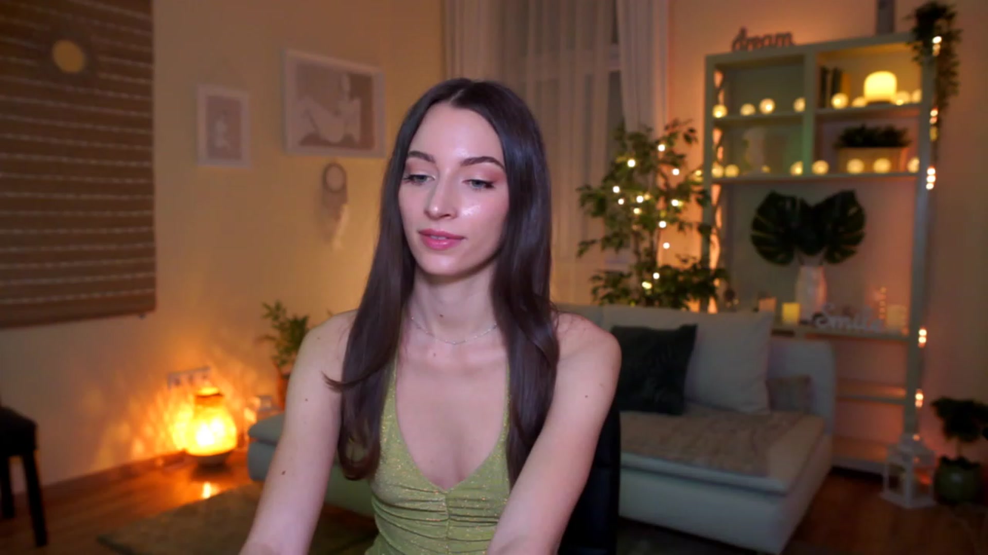 Gallery image thumbnail from Emily_grey69's myfreecams stream on, 03/11/2023, 22:24 image 12 of 20