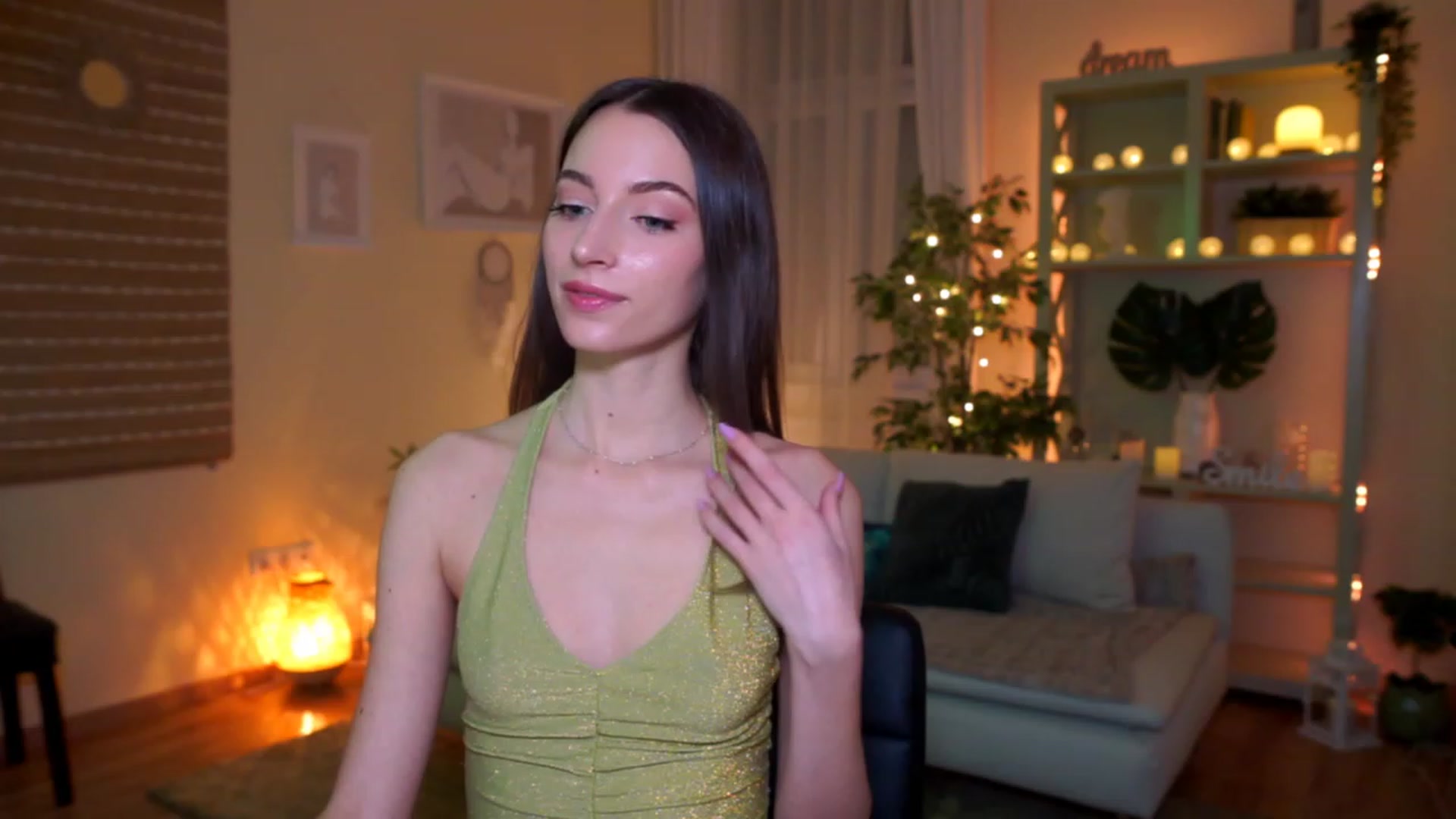 Gallery image thumbnail from Emily_grey69's myfreecams stream on, 03/11/2023, 22:24 image 2 of 20