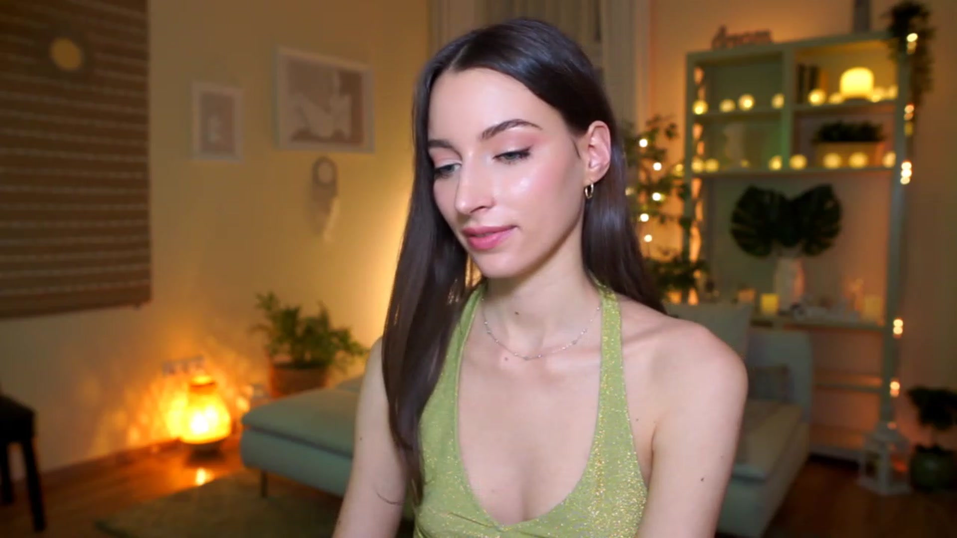 Gallery image thumbnail from Emily_grey69's myfreecams stream on, 03/11/2023, 23:44 image 15 of 20
