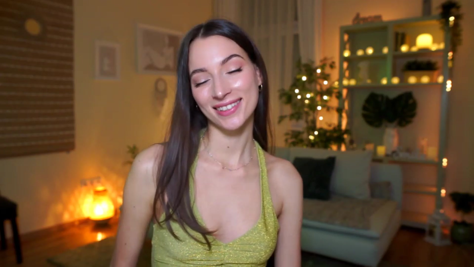 Gallery image thumbnail from Emily_grey69's myfreecams stream on, 03/11/2023, 23:44 image 13 of 20