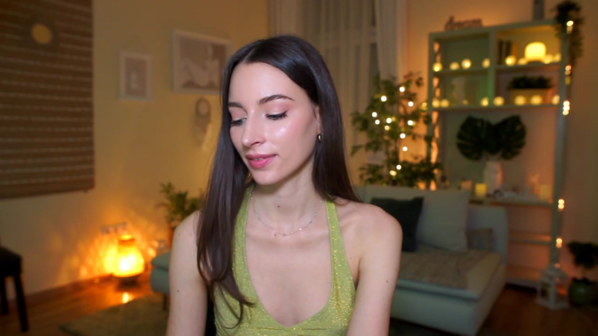 Gallery image thumbnail from Emily_grey69's myfreecams stream on, 03/11/2023, 23:44 image 14 of 20