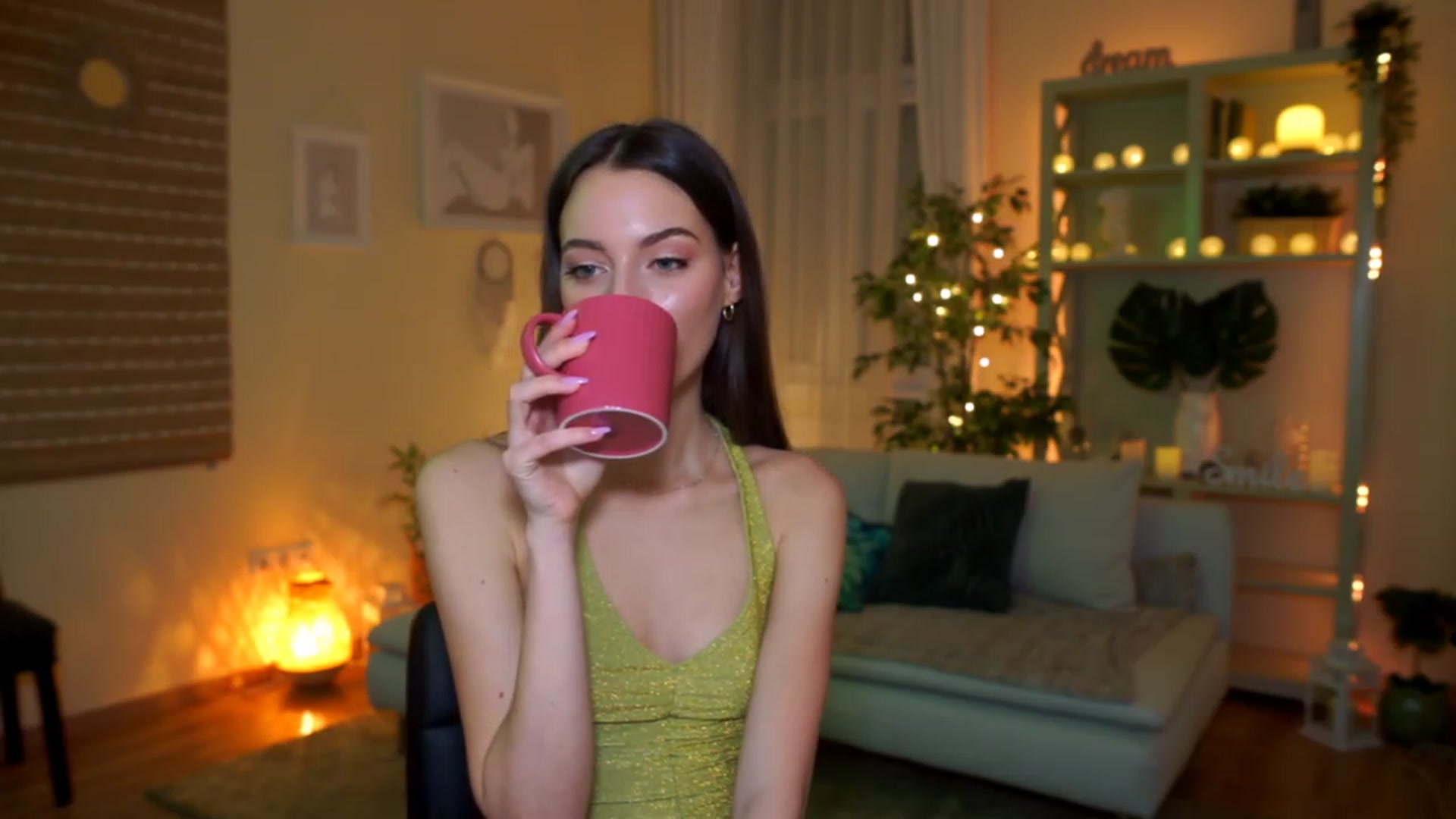 Gallery image thumbnail from Emily_grey69's myfreecams stream on, 03/11/2023, 23:44 image 5 of 20