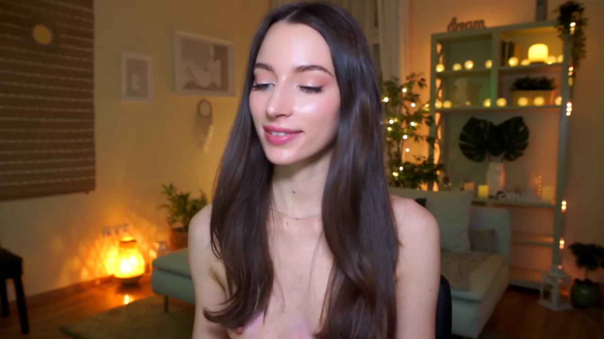 Gallery image thumbnail from Emily_grey69's myfreecams stream on, 03/12/2023, 01:05 image 4 of 20