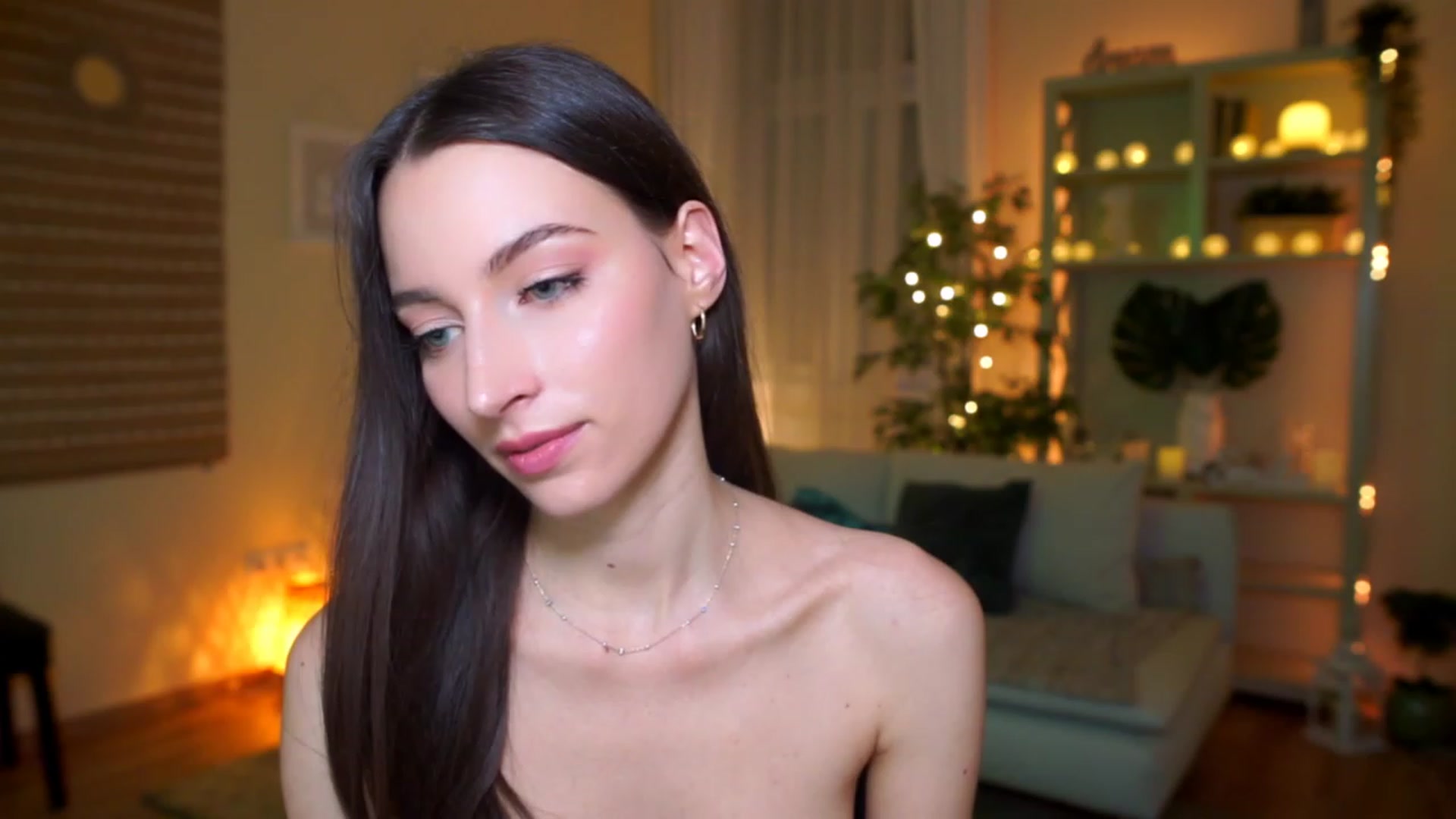 Gallery image thumbnail from Emily_grey69's myfreecams stream on, 03/12/2023, 01:05 image 15 of 20