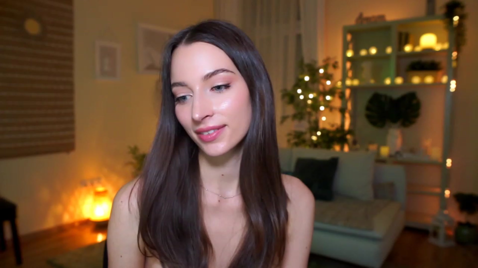 Gallery image thumbnail from Emily_grey69's myfreecams stream on, 03/12/2023, 01:05 image 7 of 20