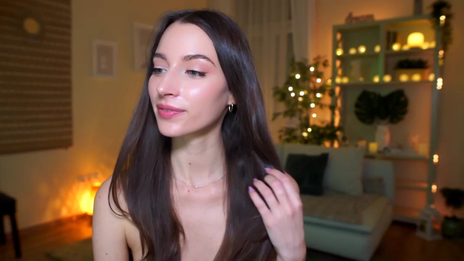 Gallery image thumbnail from Emily_grey69's myfreecams stream on, 03/12/2023, 01:05 image 10 of 20