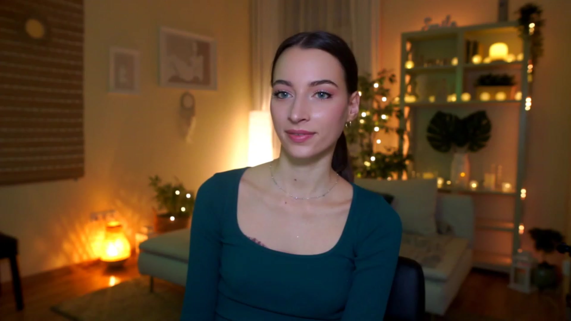 Gallery image thumbnail from Emily_grey69's myfreecams stream on, 03/13/2023, 05:47 image 12 of 20