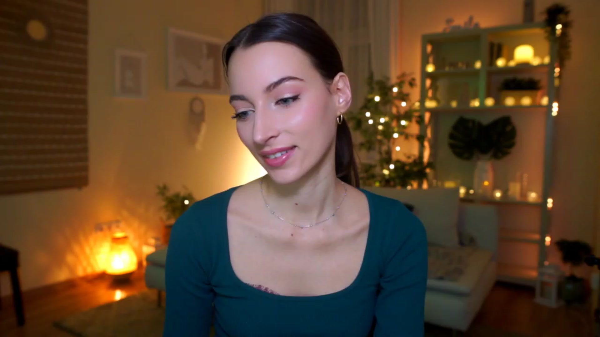 Gallery image thumbnail from Emily_grey69's myfreecams stream on, 03/13/2023, 05:47 image 6 of 20