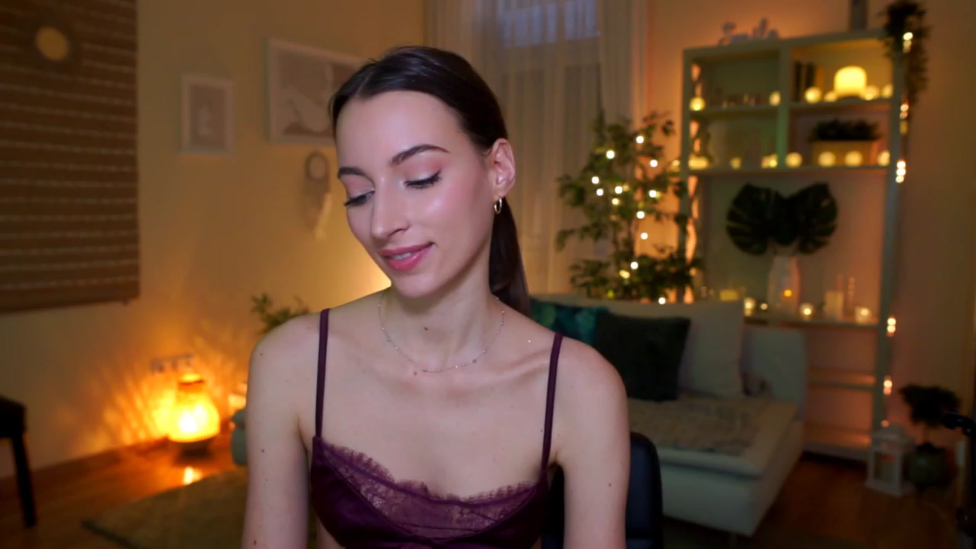 Gallery image thumbnail from Emily_grey69's myfreecams stream on, 03/13/2023, 08:15 image 10 of 20