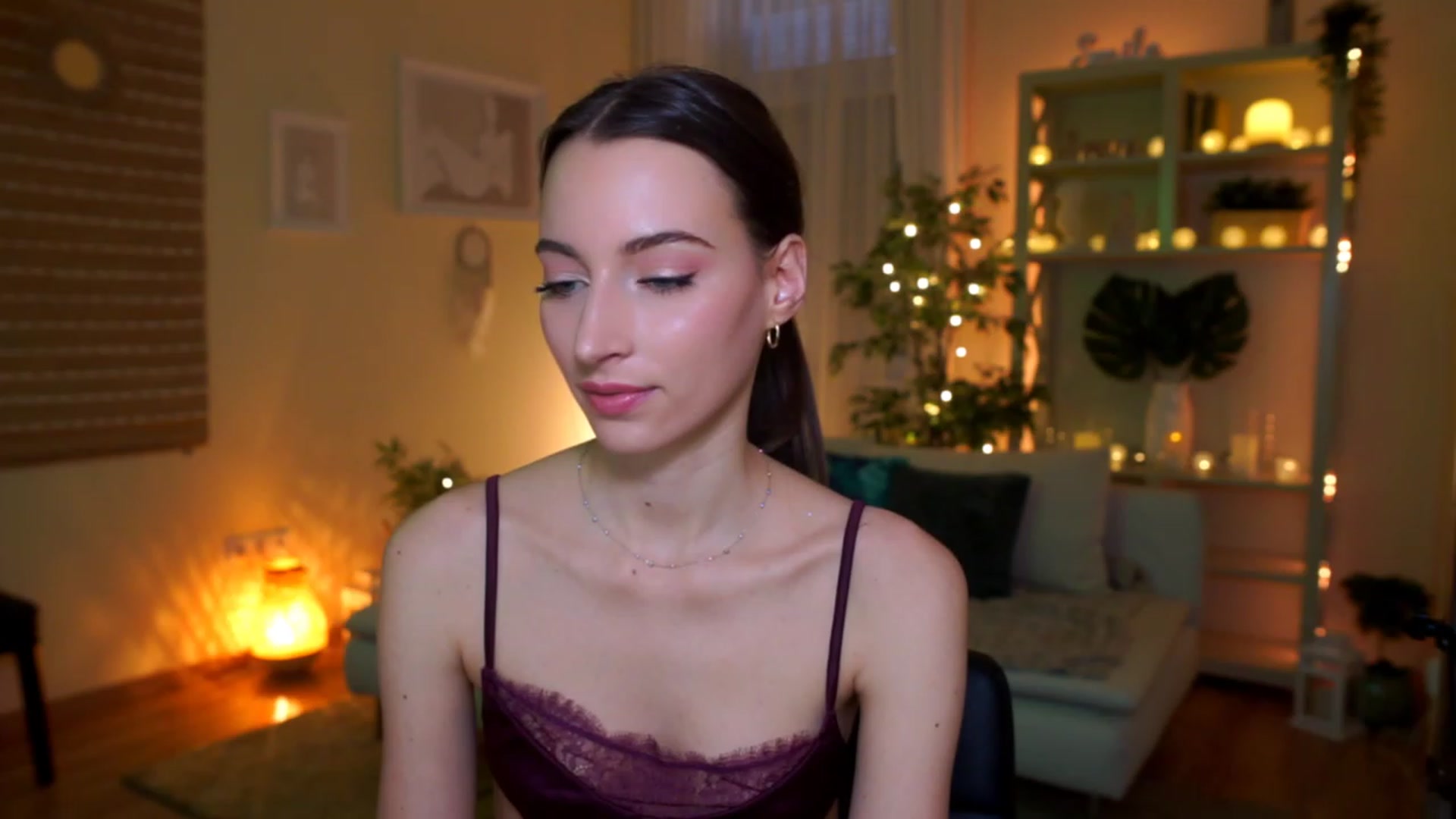 Gallery image thumbnail from Emily_grey69's myfreecams stream on, 03/13/2023, 08:15 image 13 of 20
