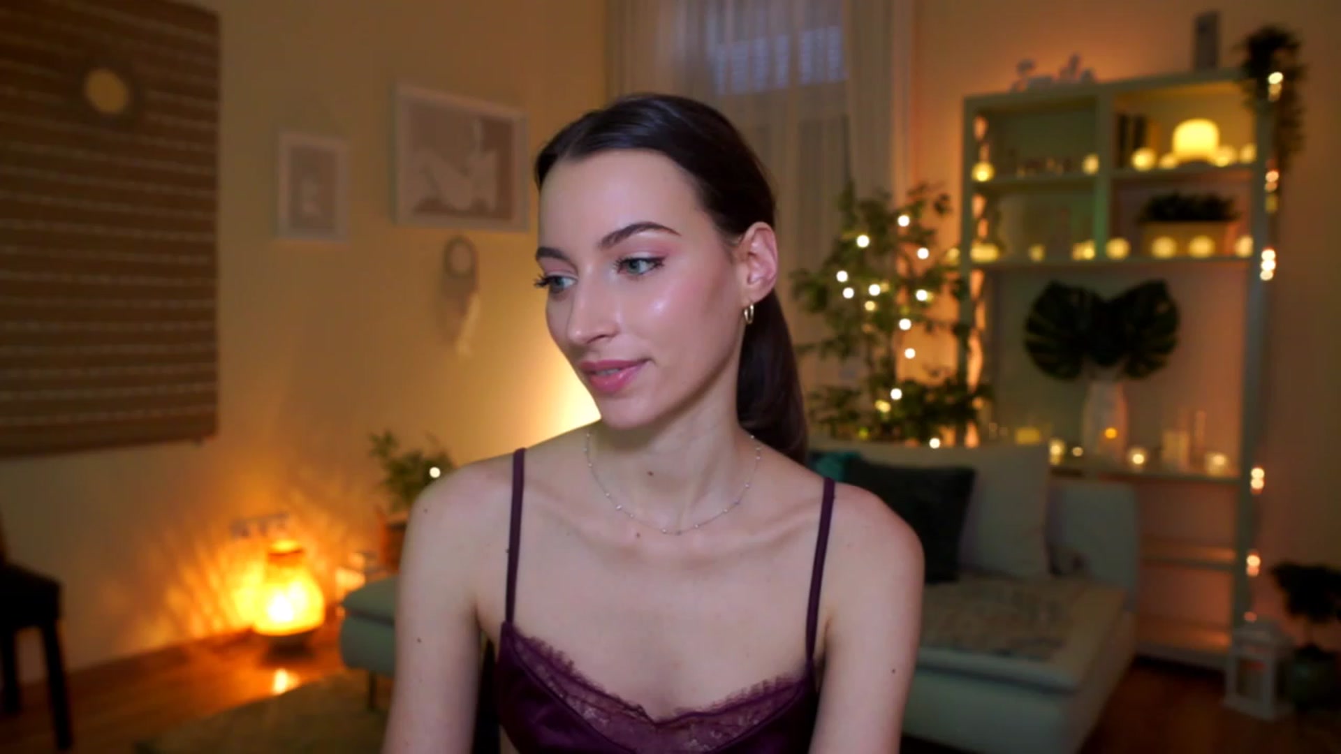 Gallery image thumbnail from Emily_grey69's myfreecams stream on, 03/13/2023, 09:24 image 14 of 20