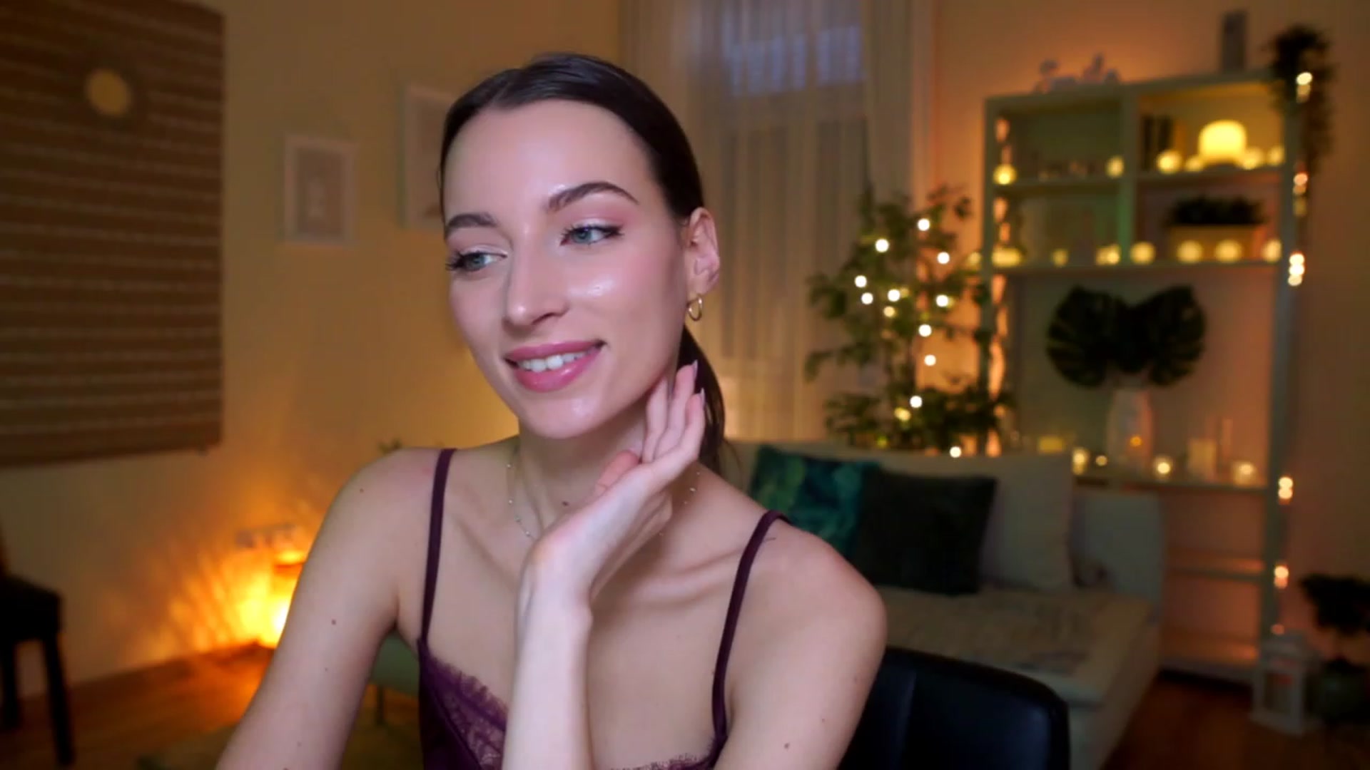 Gallery image thumbnail from Emily_grey69's myfreecams stream on, 03/13/2023, 09:24 image 5 of 20
