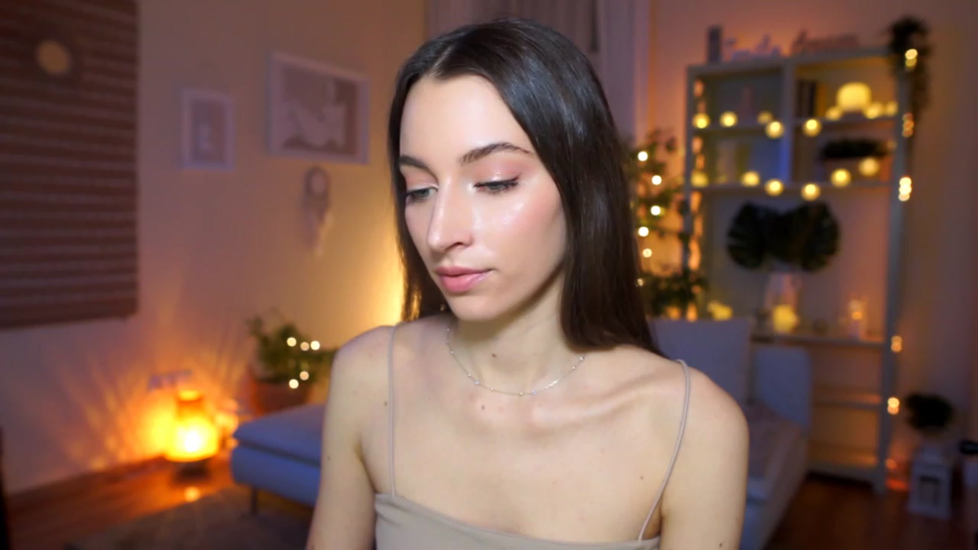 Gallery image thumbnail from Emily_grey69's myfreecams stream on, 03/14/2023, 19:10 image 7 of 20