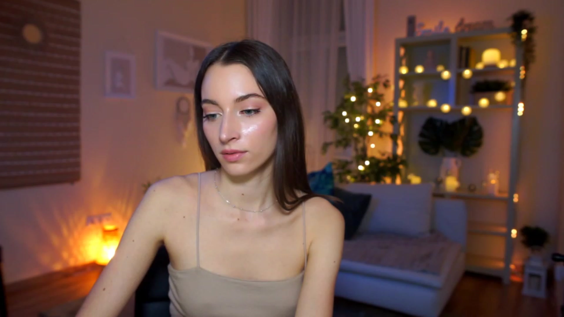 Gallery image thumbnail from Emily_grey69's myfreecams stream on, 03/14/2023, 19:10 image 8 of 20