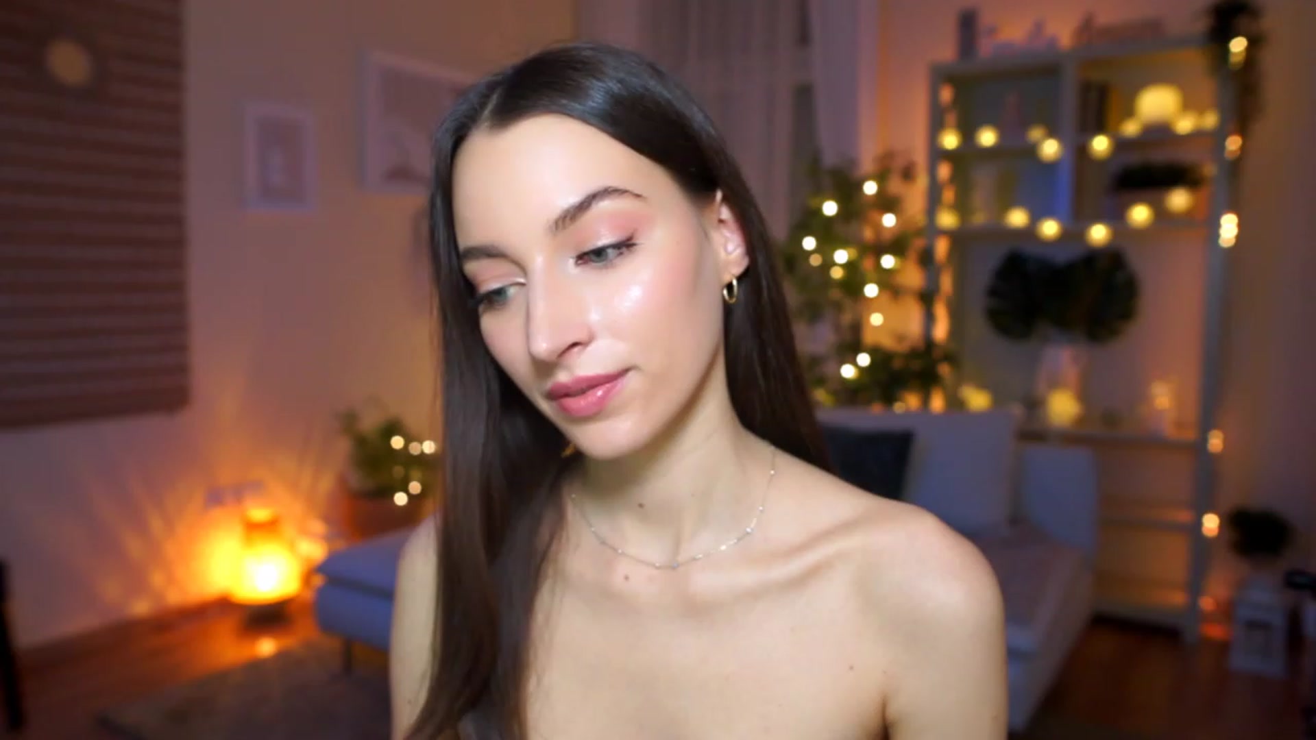 Gallery image thumbnail from Emily_grey69's myfreecams stream on, 03/14/2023, 19:10 image 15 of 20