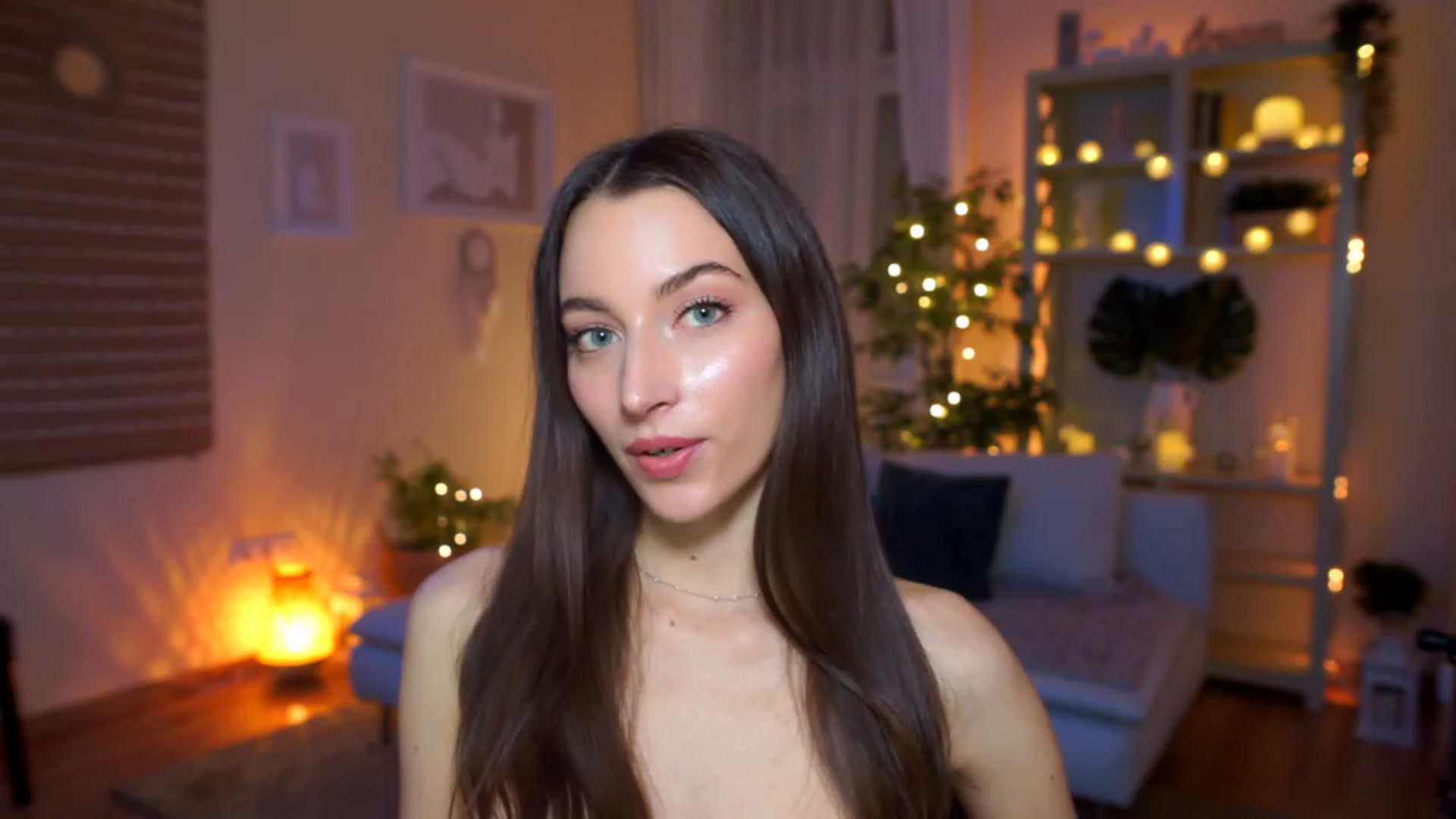 Gallery image thumbnail from Emily_grey69's myfreecams stream on, 03/14/2023, 19:10 image 12 of 20