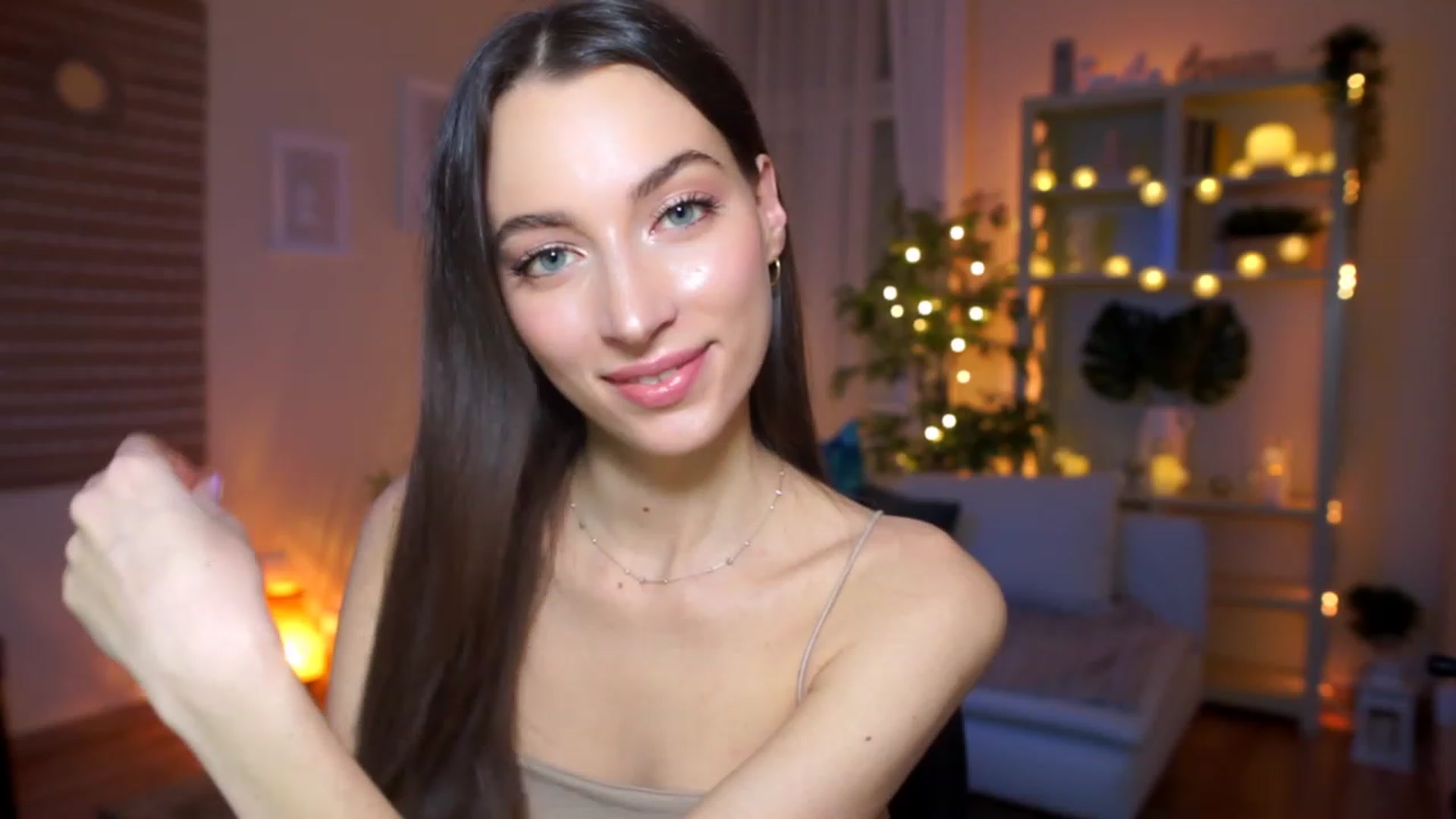 Gallery image thumbnail from Emily_grey69's myfreecams stream on, 03/14/2023, 19:10 image 2 of 20