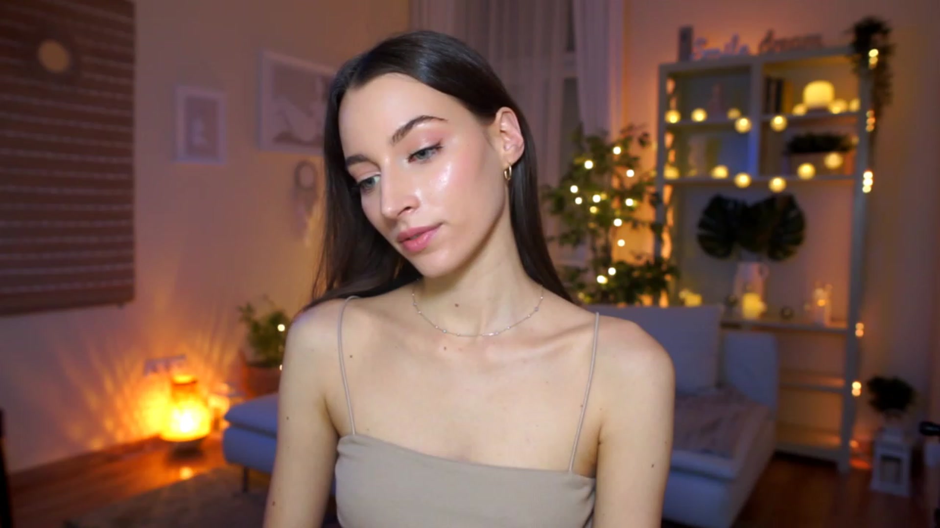 Gallery image thumbnail from Emily_grey69's myfreecams stream on, 03/14/2023, 19:10 image 6 of 20