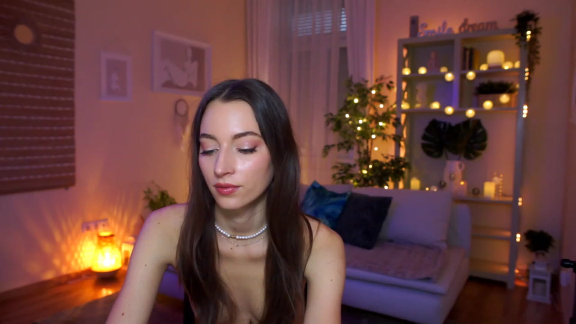 Gallery image thumbnail from Emily_grey69's myfreecams stream on, 03/15/2023, 13:26 image 19 of 20