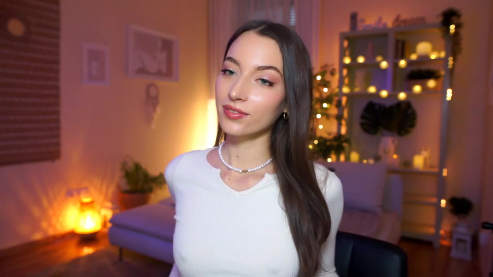 Gallery image thumbnail from Emily_grey69's myfreecams stream on, 03/15/2023, 13:26 image 4 of 20