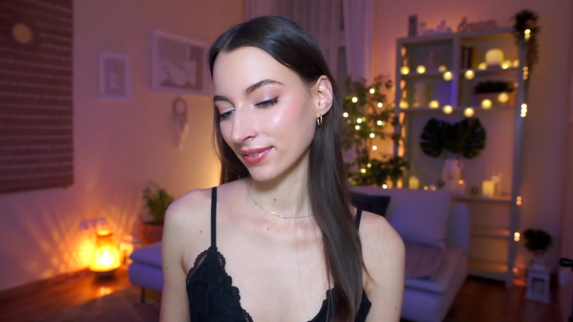 Gallery image thumbnail from Emily_grey69's myfreecams stream on, 03/15/2023, 15:44 image 2 of 20