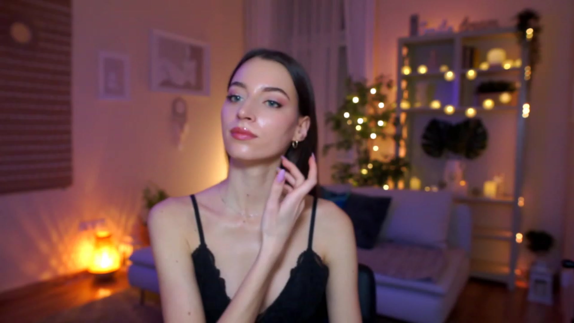 Gallery image thumbnail from Emily_grey69's myfreecams stream on, 03/15/2023, 15:44 image 13 of 20