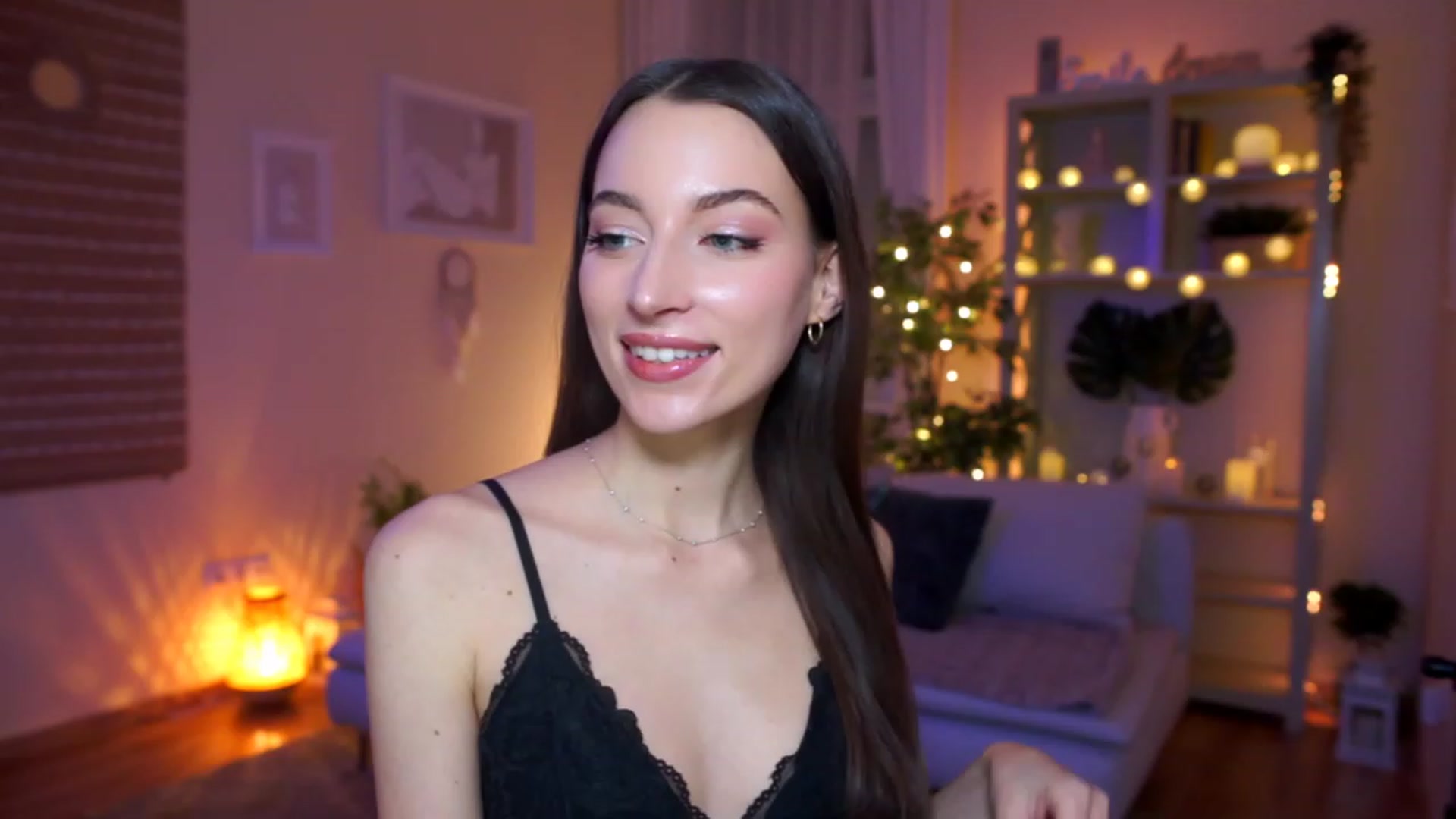 Gallery image thumbnail from Emily_grey69's myfreecams stream on, 03/15/2023, 15:44 image 1 of 20
