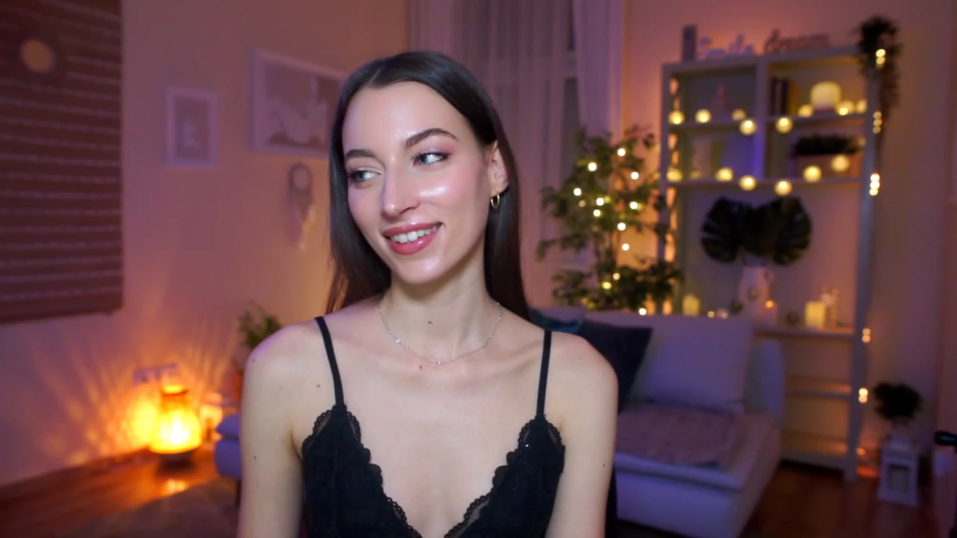 Gallery image thumbnail from Emily_grey69's myfreecams stream on, 03/15/2023, 15:44 image 10 of 20
