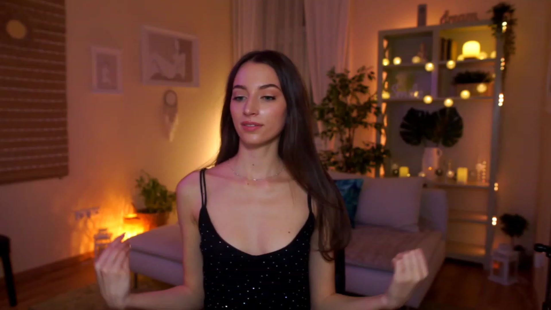 Gallery image thumbnail from Emily_grey69's myfreecams stream on, 03/16/2023, 17:58 image 12 of 20