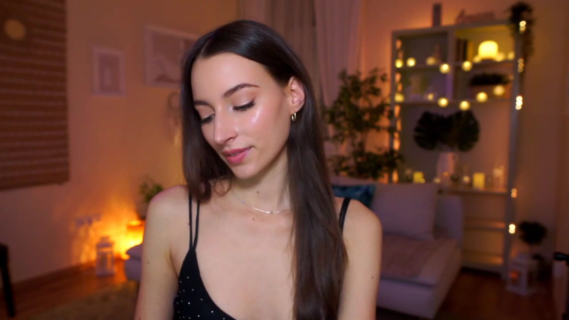 Gallery image thumbnail from Emily_grey69's myfreecams stream on, 03/16/2023, 17:58 image 7 of 20