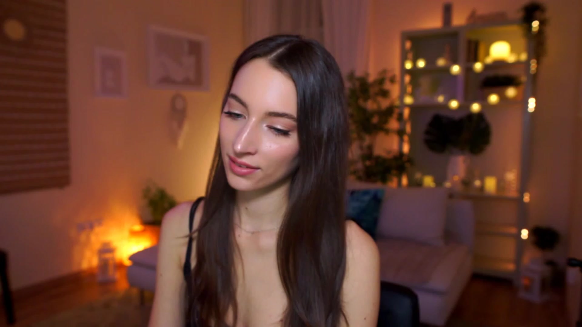 Gallery image thumbnail from Emily_grey69's myfreecams stream on, 03/16/2023, 17:58 image 18 of 20