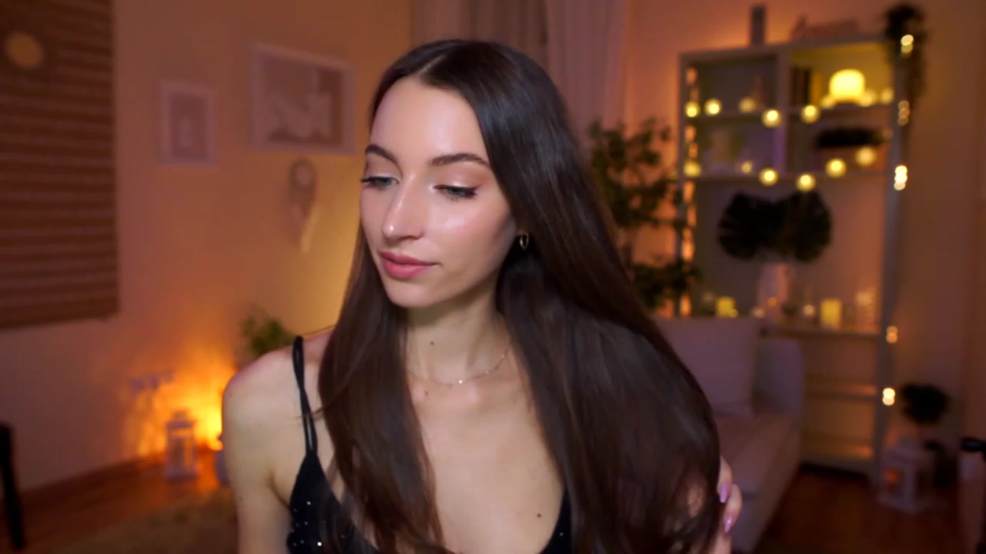 Gallery image thumbnail from Emily_grey69's myfreecams stream on, 03/16/2023, 17:58 image 17 of 20