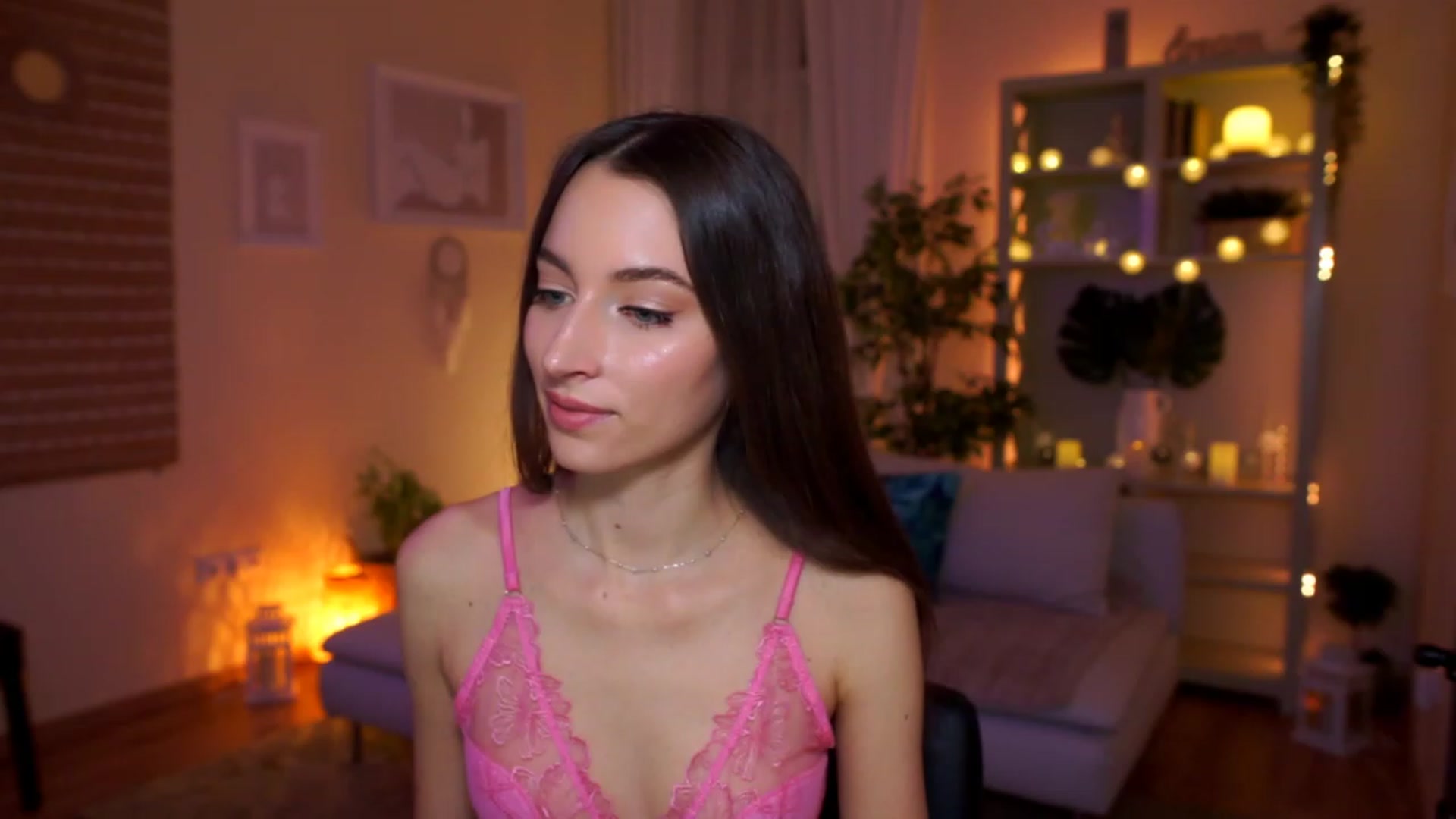 Gallery image thumbnail from Emily_grey69's myfreecams stream on, 03/16/2023, 19:01 image 4 of 20